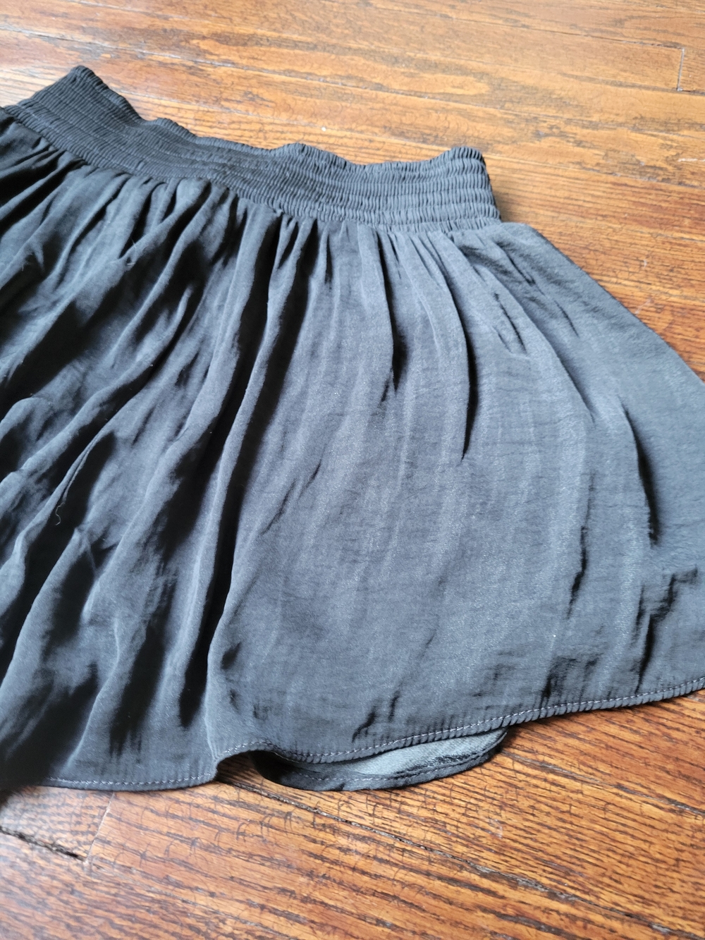 Divided (H&M) Ruffle Tiered Shorts Tassel Flowy Boho Black Size Small Silky Soft - Picture 12 of 17